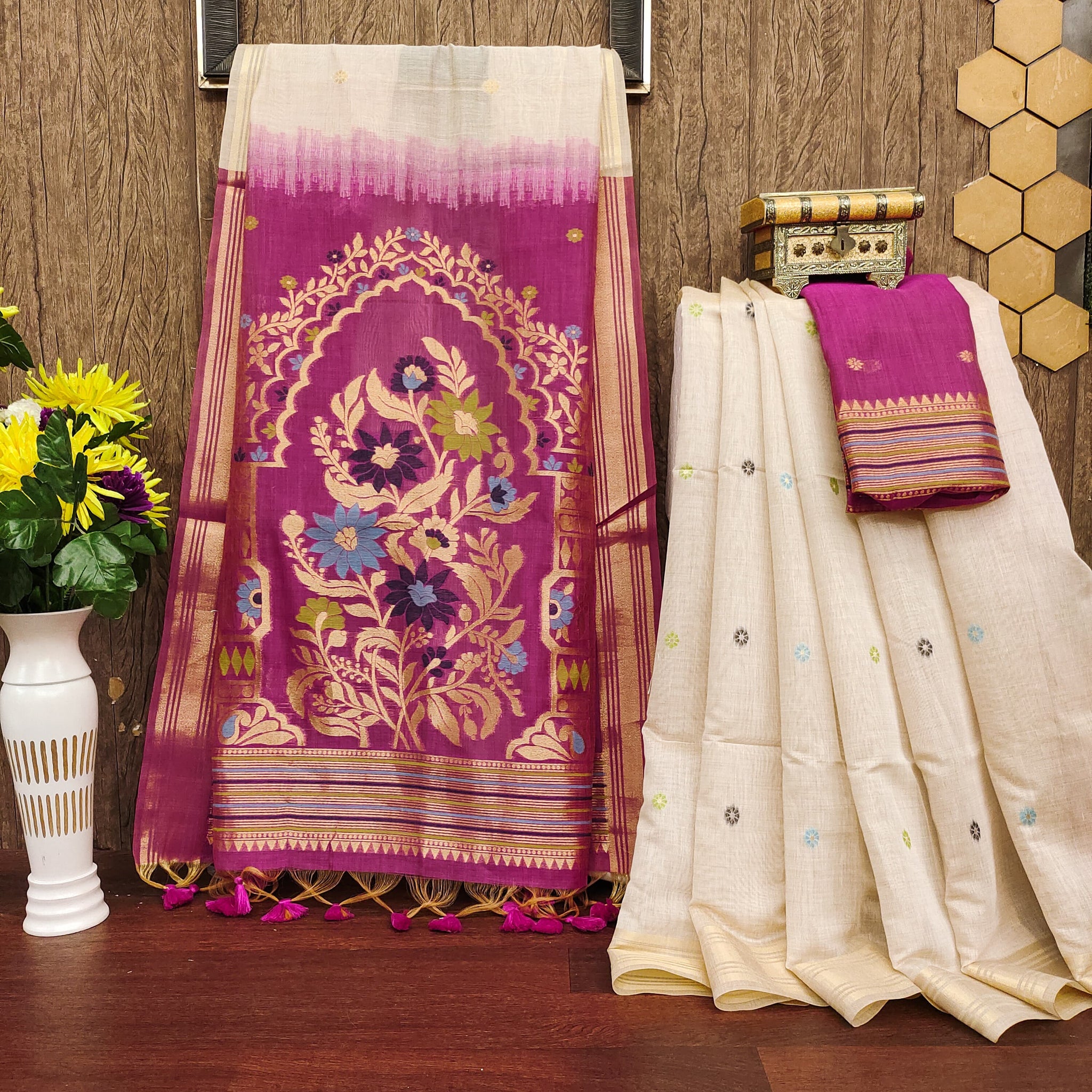 Premium Soft Muga Cotton Offwhite Saree - Pink Pallu