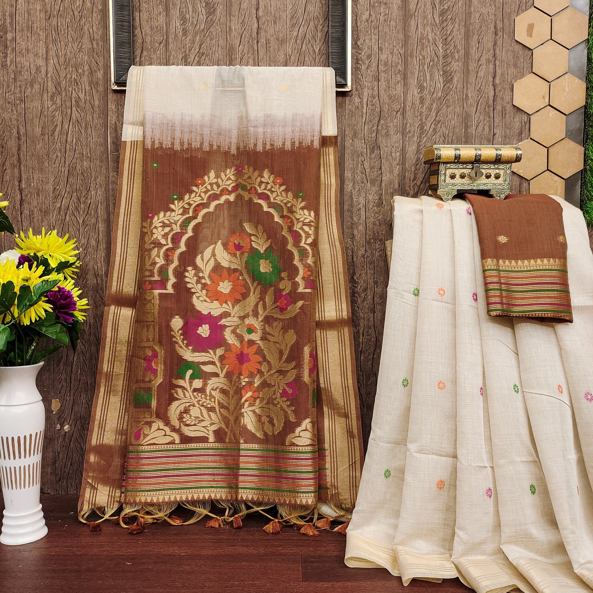 Premium Soft Muag Cotton Offwhite Saree - Brown Pallu