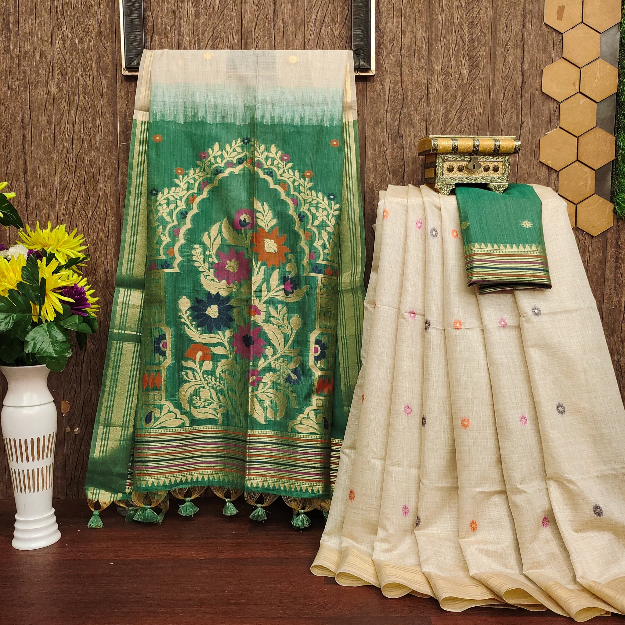 Premium Soft Muga Cotton Offwhite Saree - Green Pallu