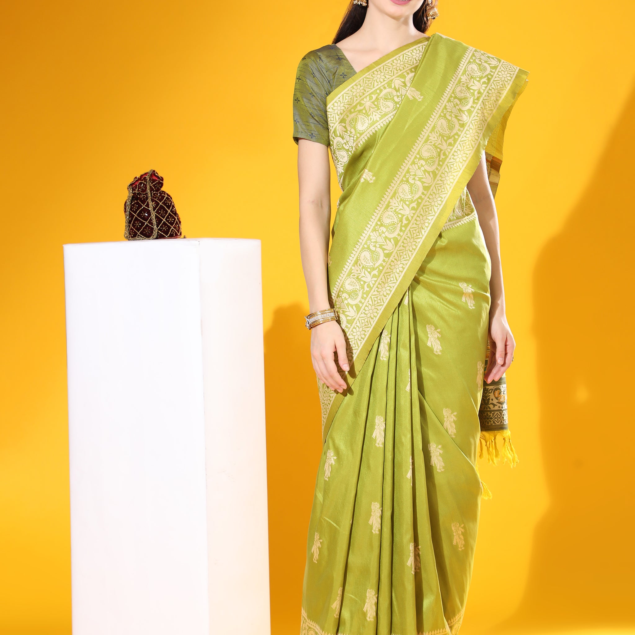 Handloom Barrat Soft Row Silk Mehendi Saree With Tow Tone