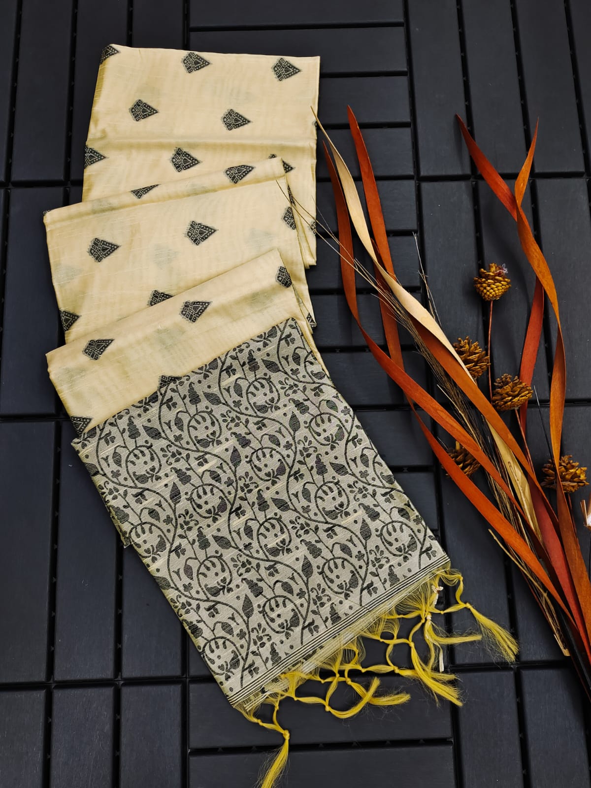 Banglori Hadloom Raw Silk Offwhite Saree